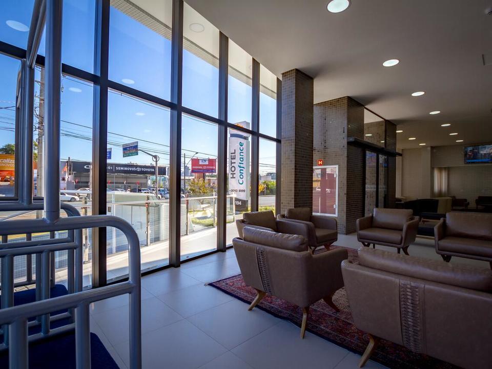 Hotel Confiance Barigui Куритиба Екстериор снимка