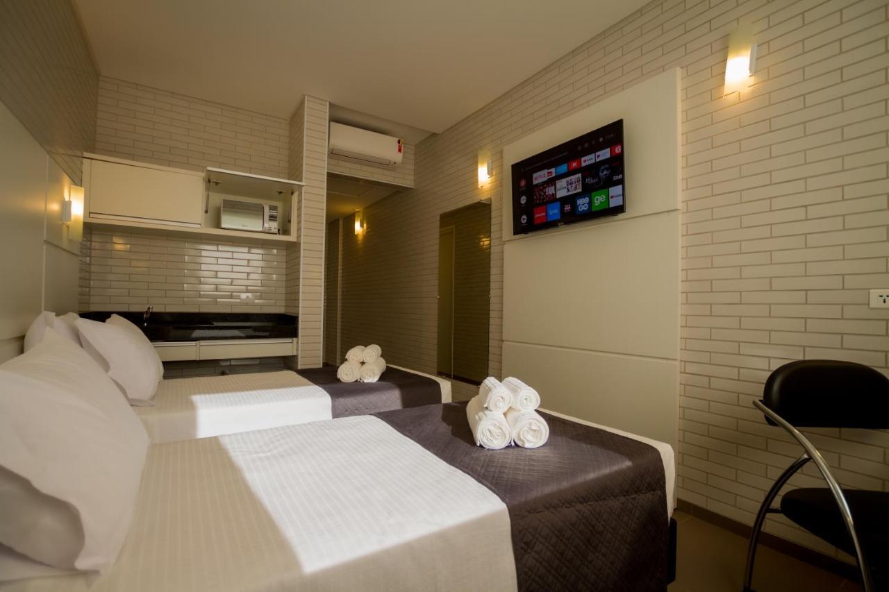 Hotel Confiance Barigui Куритиба Екстериор снимка